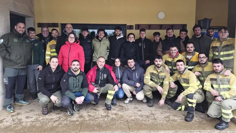 El alumnado del Máster Interuniversitario en incendios forestales conoce el funcionamiento del centro integral de lucha contra el fuego de Toén